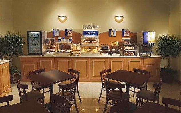 Holiday Inn Express Newton By Ihg Dış mekan fotoğraf